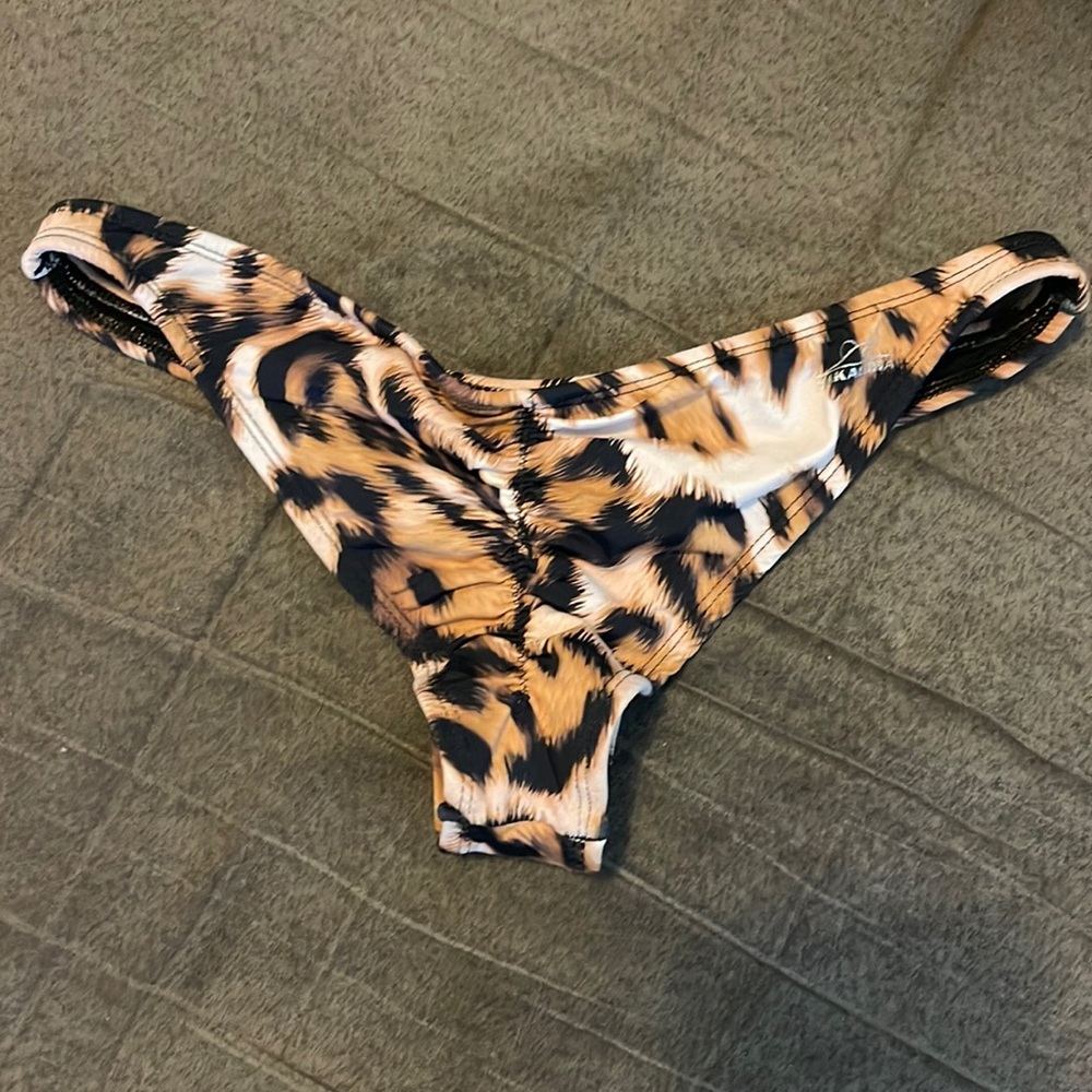 Pakaloha puamana ruched bottom. Leopard print. Worn once. Perfect condition.